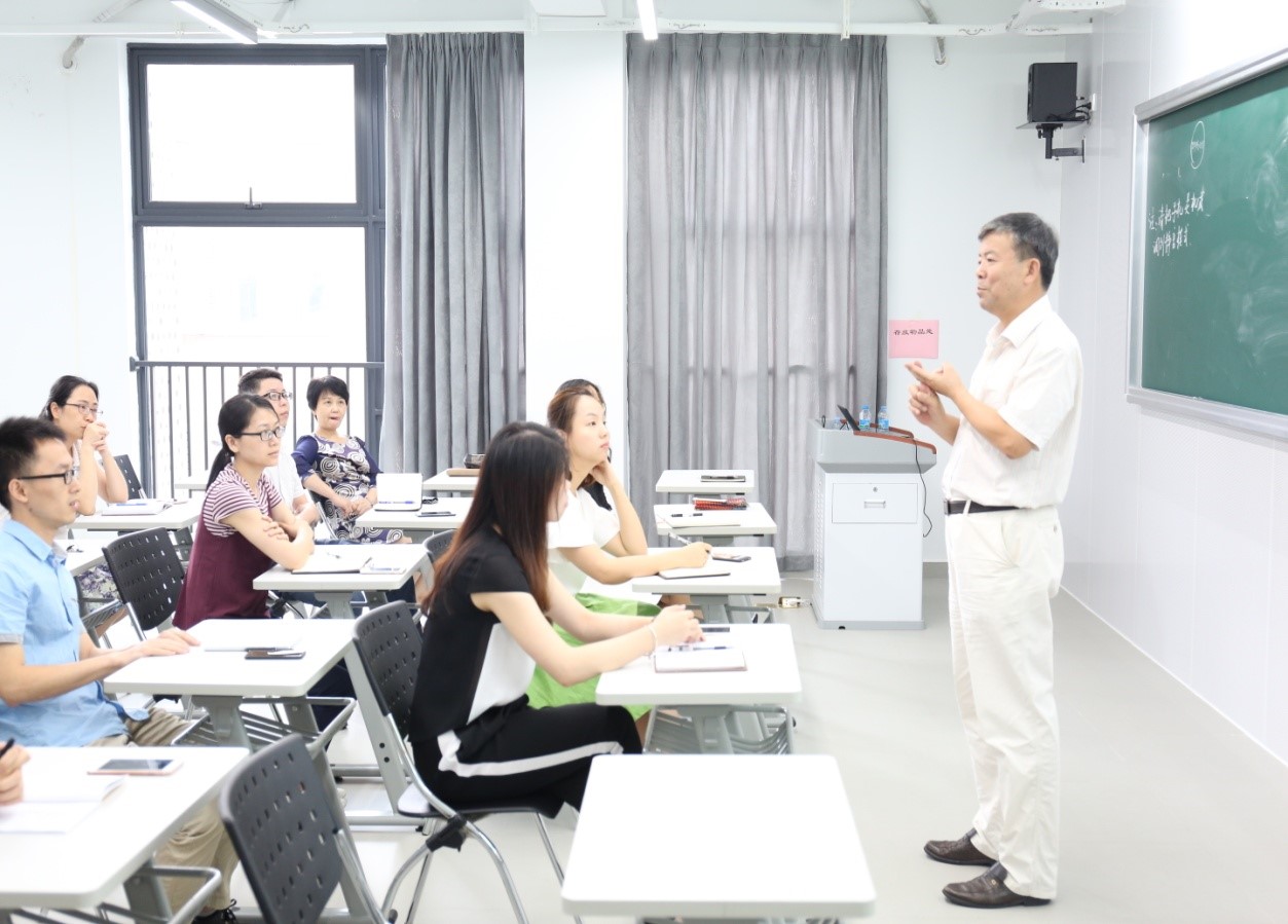 趙平校長為新入職員工首場培訓講座.jpg